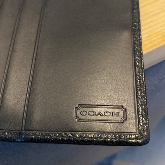 Never used coach wallet - Picture 3 of 4